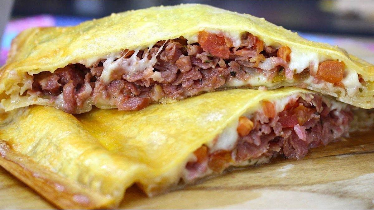 Pastel de Calabresa com Queijo